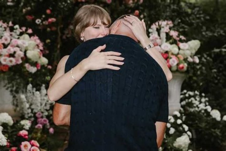 Did Taylor Swift wrote a song about Taylor Lautner?